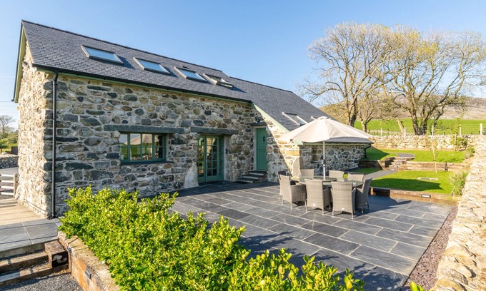 Llanllyfni House | Bwthyn Nant Bach - Three Bedroom House, Sleeps 6