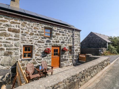 Garn Fadryn House | Bwthyn Siop Pencaerau