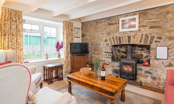 Llanrhian Cottage | Bwthyn-To-Maen, Holiday Cottage Trefin, Sleeps 4, 2 bedrooms, bathrooms