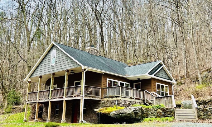 Boone House | By a Mountain Stream! Creekside Comfort, Hot tub