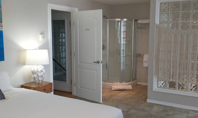 Chemainus House | By the Bay Lavender's Villa-Beach Suiten