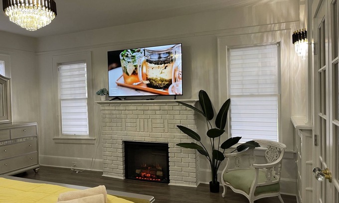 Northside House | 'By the river ' 2 homes 16 guests pool table game room private deck