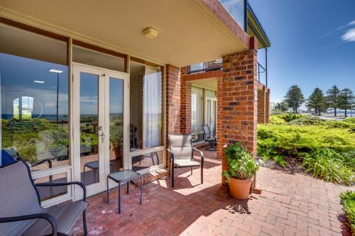 Encounter Bay Apartment | By The Sea Beachfront Apartment Wifi