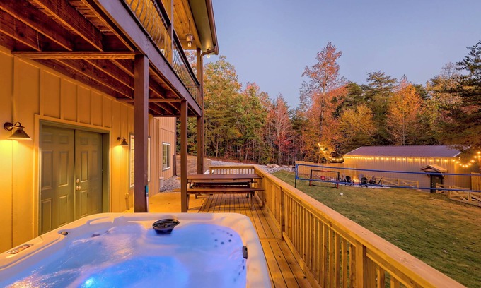 Cleveland Cabin | By the Vineyard- 10 min to Helen