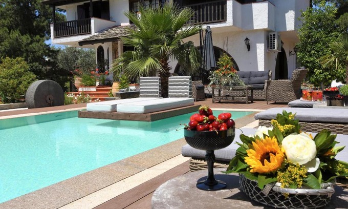 Megalos Prinos Villa | Byblos Luxury Villa