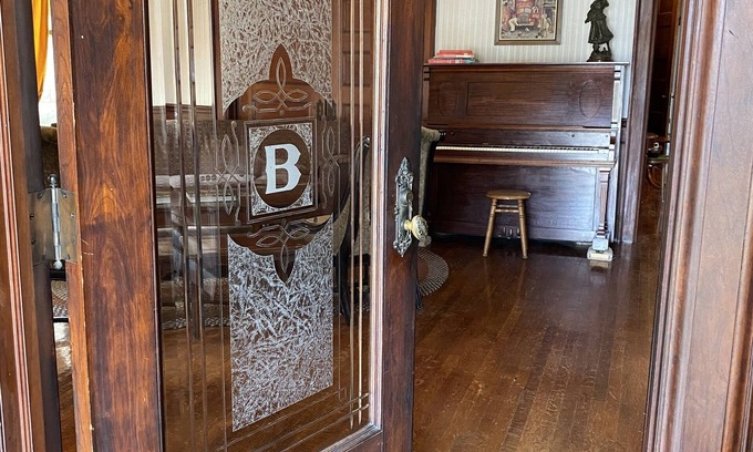 Northeast Kansas City House | Byers Mansion