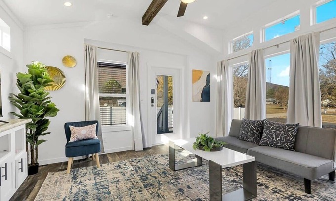 Owens Cross Roads House | Byrd 4 Tiny Stay Getaway
