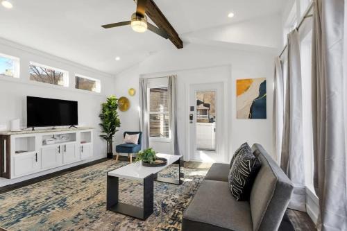 Owens Cross Roads House | Byrd 4 Tiny Stay Getaway