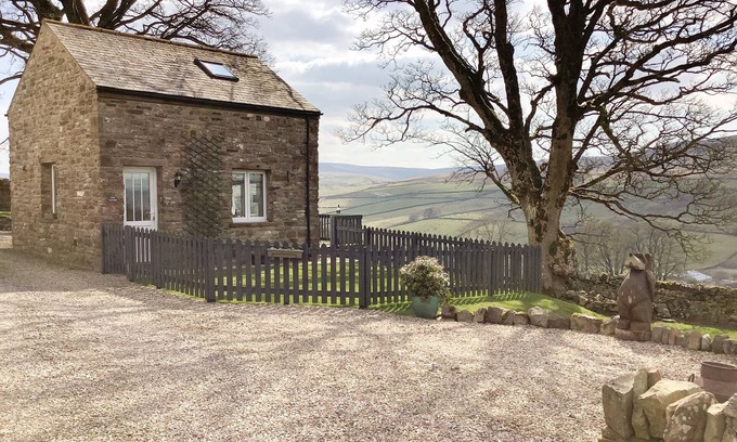 Garrigill Cottage | BYRE COTTAGE, pet friendly, with a garden in Garrigill, Cumbria