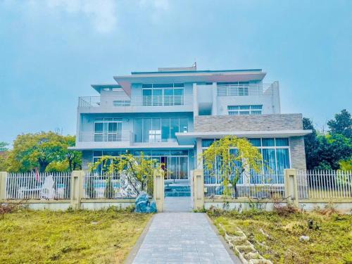 Ha Long Villa | Căn Villa 9 ngủ mặt biển Tuần Châu - rộng gần 1000m2- sân vườn - bể bơi - BBQ
