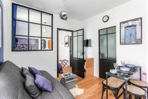 Epinettes Apartment | C Cozy Batignolles Apt, Metro Right at Your Doorstep
