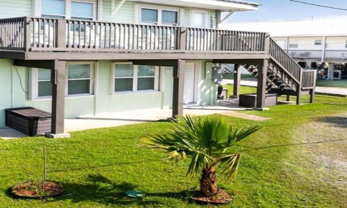 Grand Isle House | C'est Bon Across from Beach Entrance 10 Sleeps 12!