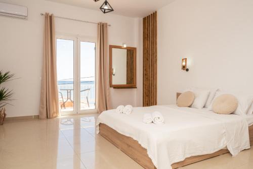 Laganas Apartment | C'est La Vie Rooms and Suites
