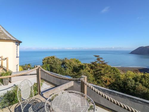 Lynton Apartment | C S Lewis Balcony