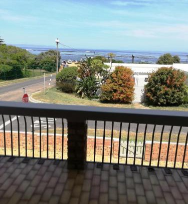 Onrus House | C the C - Holiday Home