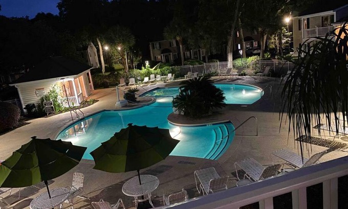 Demere Park House | C2 Ocean Walk, Pool view, village area, cozy!