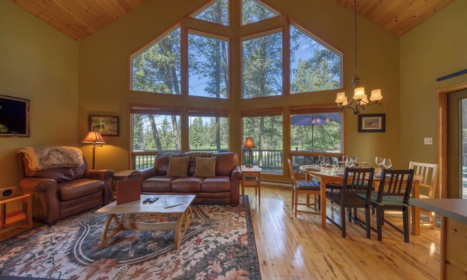 East Kootenay Cottage | Sable Pine Cabin | Sleeps 8 | Nature Trails | Wood Stove