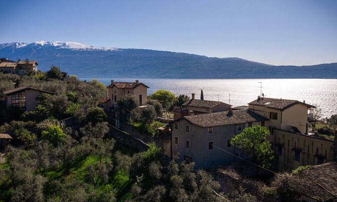 Pulciano Apartment | Ca' Isabella Theater Home - with terrace and marvellous lake view