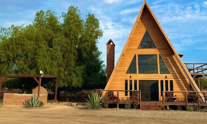 Valle de Guadalupe Cabin | Cabaña Para Grupos ! Ubicada en el Centro de Valle de Gpe
