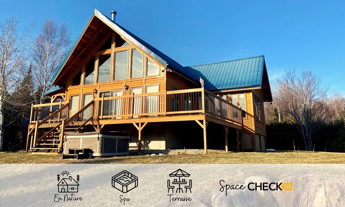 Petite-Riviere-Saint-Francois Cabin | Le Rustik du Massif ♥ Hot Tub & View on the River☼