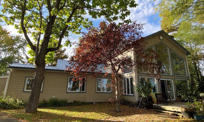 Saint-Georges-de-Clarenceville Ski Chalet | Lake Champlain Oasis
