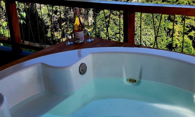 Medellin Cottage | Cabaña en la Montaña con Vista a la Ciudad Desde el Jacuzzi