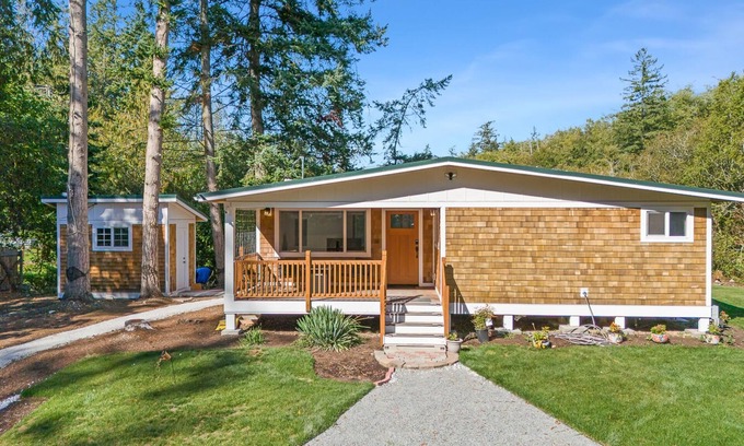 Camano Island Cabin | Cabaña Para Recargarte de Energia a 7 min de Parques Estatales Senderos y Playas