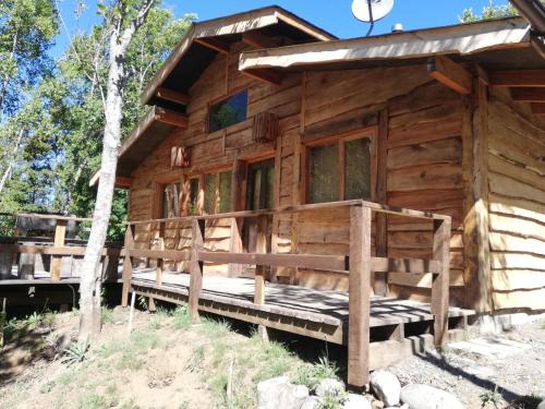 Pucon House | Cabaa rstica 2 maravillosa,con troncos nativos, con orilla de Ro Trancura