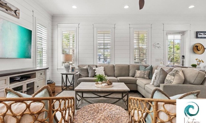 Lakeside at Blue Mountain Beach House | Cabana Banana - Pet Friendly/4 Bikes/6-Seater Golf Cart