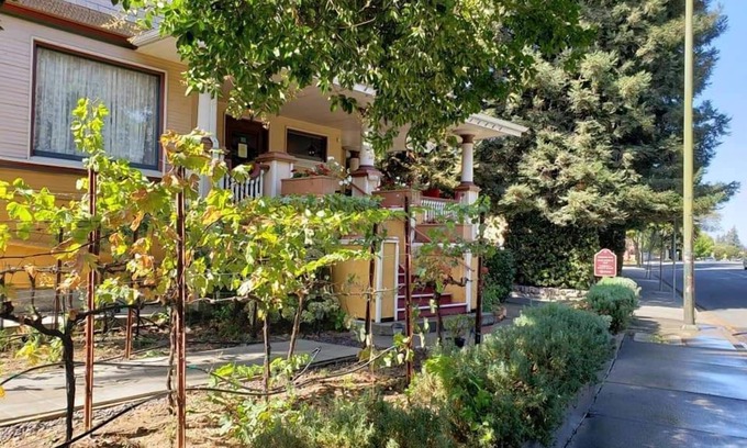 Napa Bed & Breakfast | Cabernet House, An Old World Inn