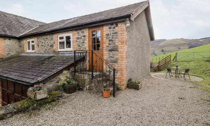 Pennant Melangell Cottage | Cabin ∙ 1 bedroom ∙ 2 guests