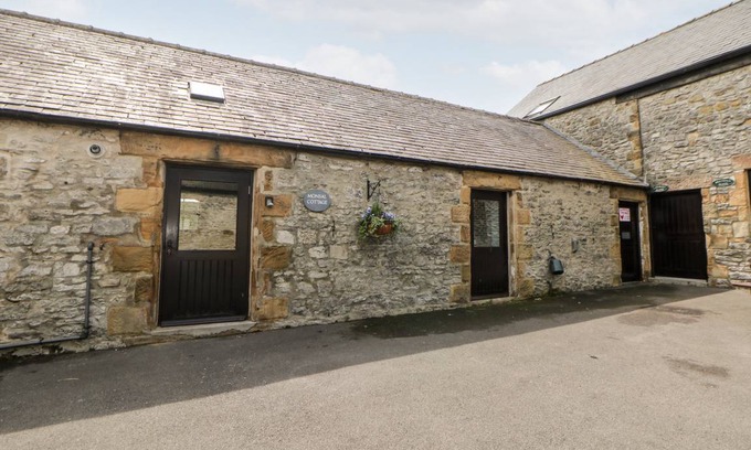 Over Haddon Cottage | Cabin ∙ 1 bedroom ∙ 2 guests