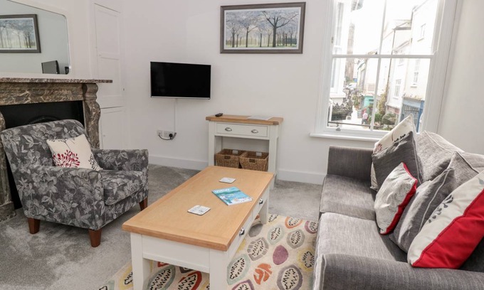 Dartmouth Cottage | Cabin ∙ 1 bedroom ∙ 2 guests