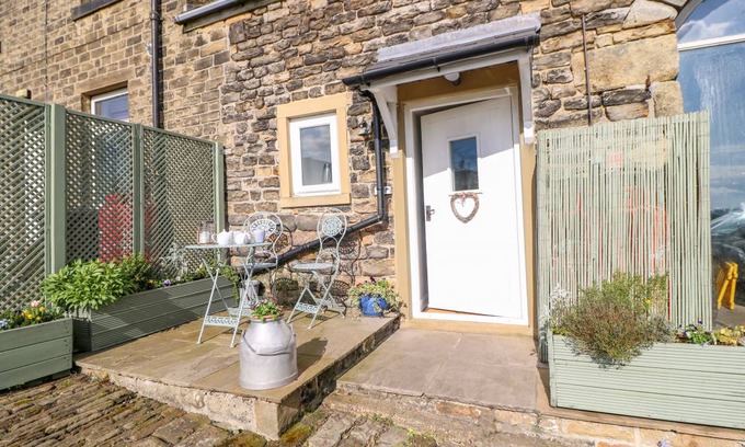 Sowerby Bridge Cottage | Cabin ∙ 1 bedroom ∙ 2 guests