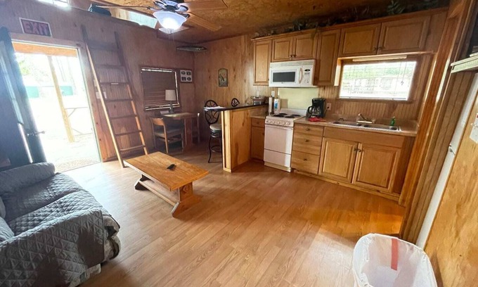 Negreet Cabin | Cabin 14 at Tranquility Bay Resort