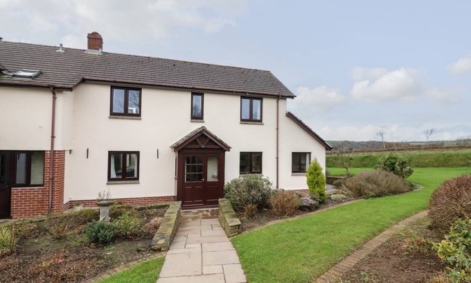 Brayford Cottage | Cabin ∙ 2 bedrooms ∙ 4 guests