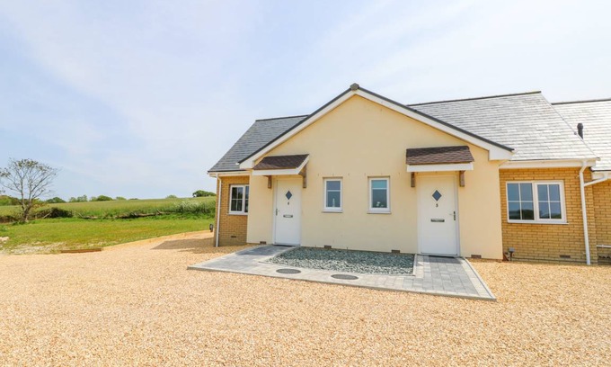 Freshwater Cottage | Cabin ∙ 2 bedrooms ∙ 4 guests