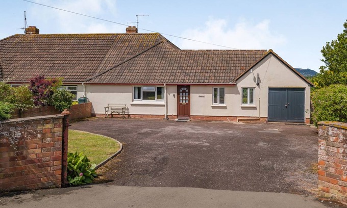 Blue Anchor Cottage | Cabin ∙ 2 bedrooms ∙ 4 guests