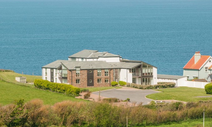 Burgh Island Cottage | Cabin ∙ 2 bedrooms ∙ 4 guests