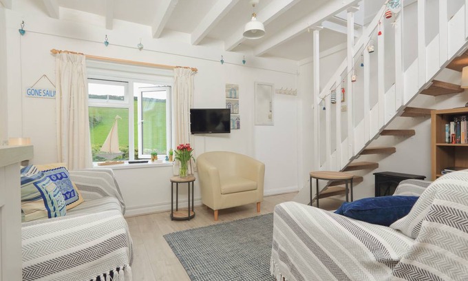 Hope-Cove Cottage | Cabin ∙ 2 bedrooms ∙ 4 guests