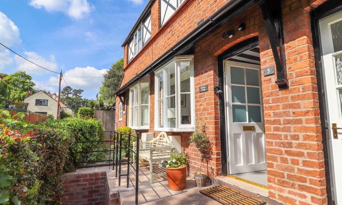 Malpas Cottage | Cabin ∙ 2 bedrooms ∙ 3 guests