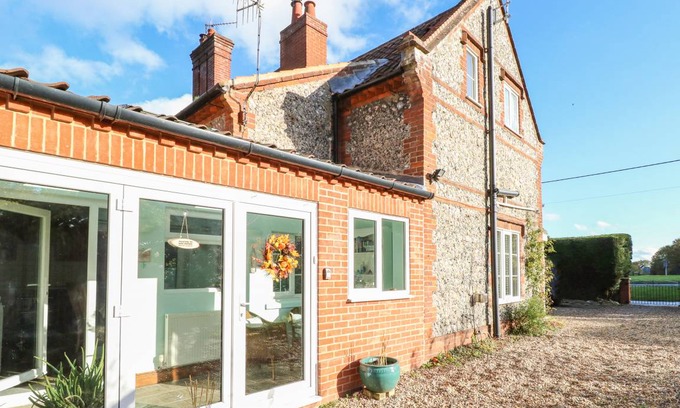 Felbrigg Cottage | Cabin ∙ 2 bedrooms ∙ 4 guests