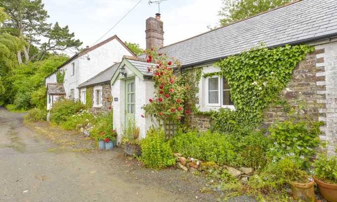 Black Torrington Cottage | Cabin ∙ 2 bedrooms ∙ 4 guests