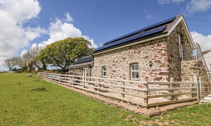 Llanerchymedd Cottage | Cabin ∙ 2 bedrooms ∙ 4 guests