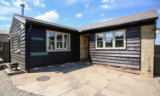 Craven Arms Cottage | Cabin ∙ 2 bedrooms ∙ 4 guests