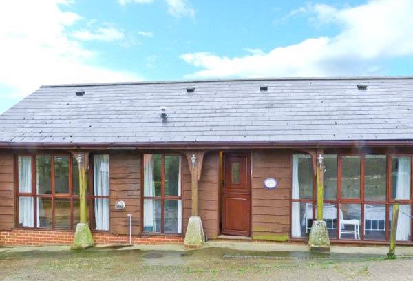 Newport Cottage | Cabin ∙ 2 bedrooms ∙ 4 guests