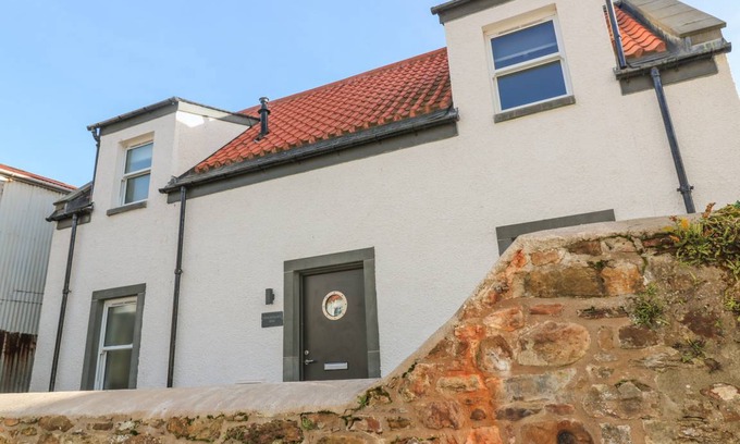 Crail Cottage | Cabin ∙ 2 bedrooms ∙ 5 guests