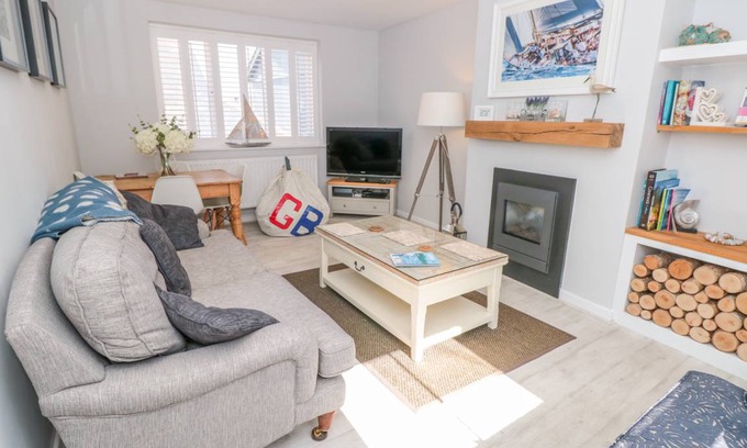 Dartmouth Cottage | Cabin ∙ 2 bedrooms ∙ 4 guests