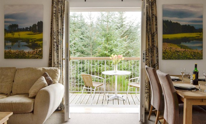 Inchmarlo Cottage | Cabin ∙ 2 bedrooms ∙ 4 guests