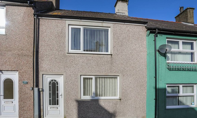 Cemaes Bay Cottage | Cabin ∙ 2 bedrooms ∙ 4 guests